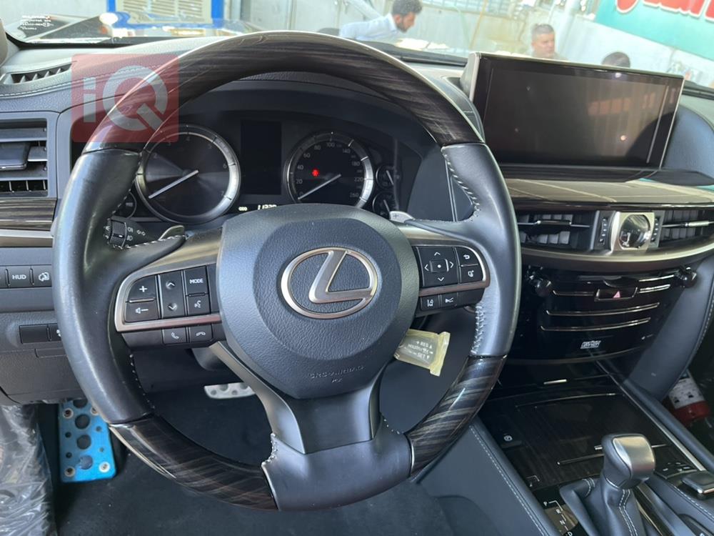 Lexus LX